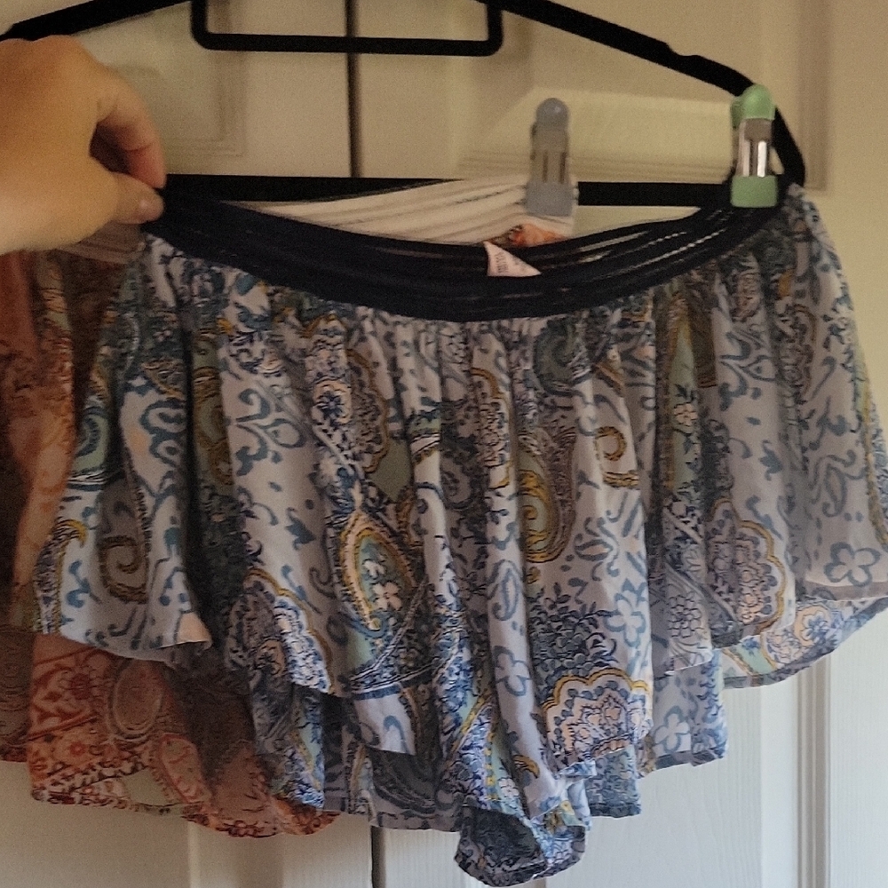 Paisley Print Ruffle Shorts - Picture 5 of 5